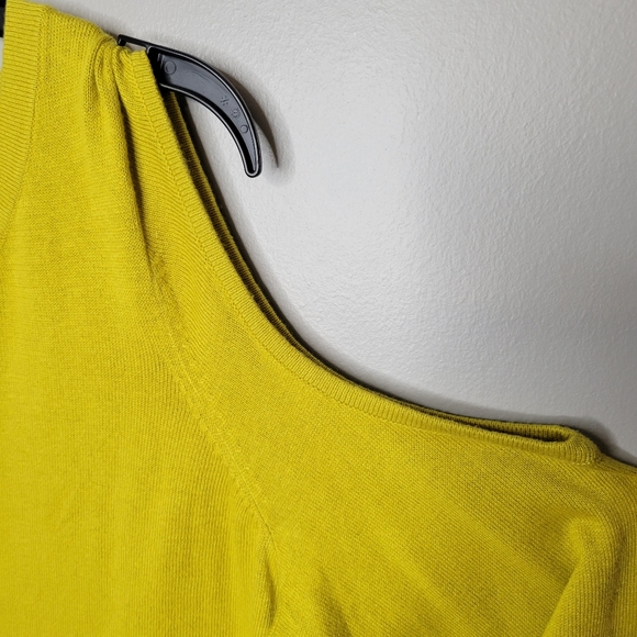 The Limited Lime Cold Shoulder Tunic Size XXL - Picture 2 of 5